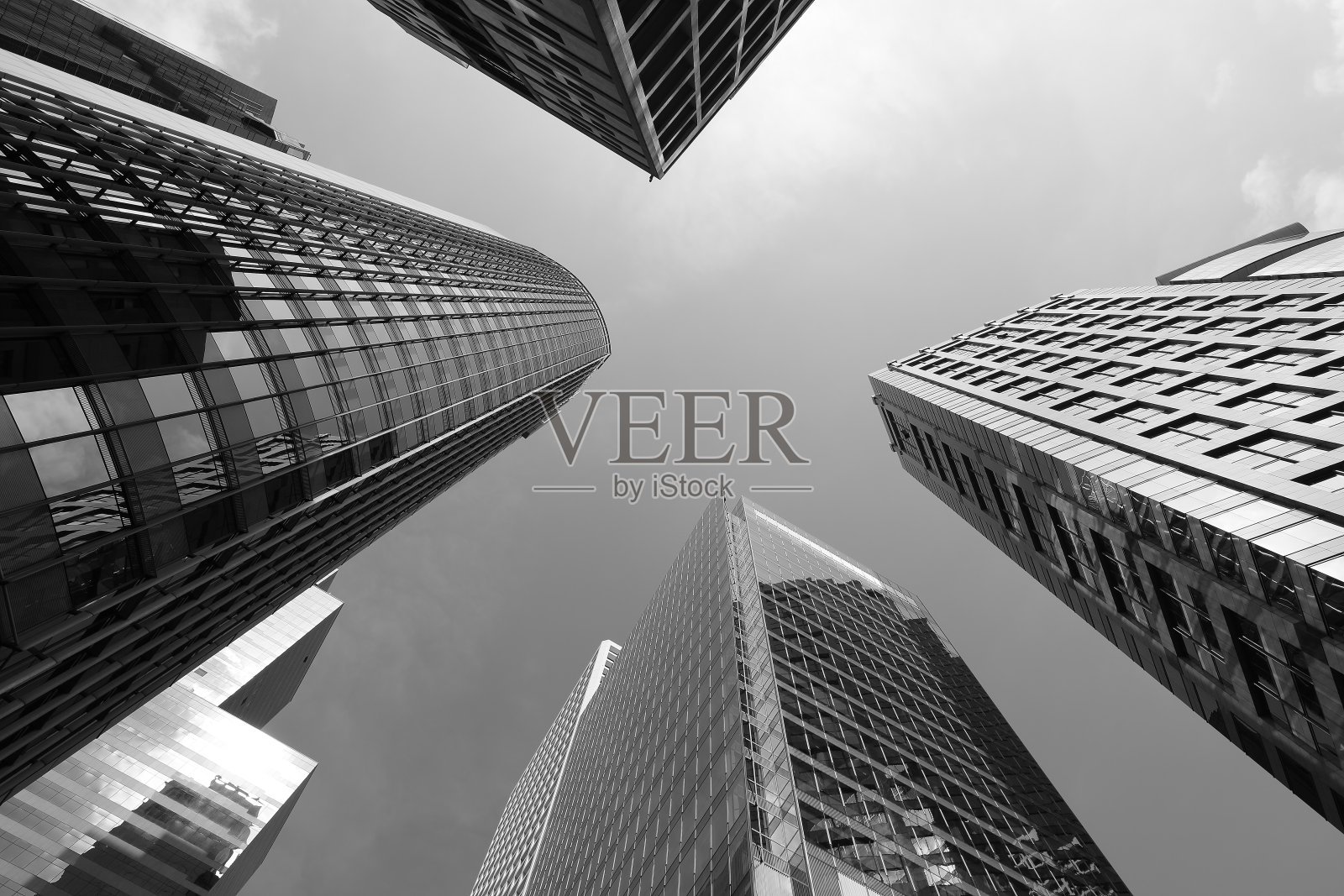 用透视法拍摄现代摩天大楼(黑白)照片摄影图片