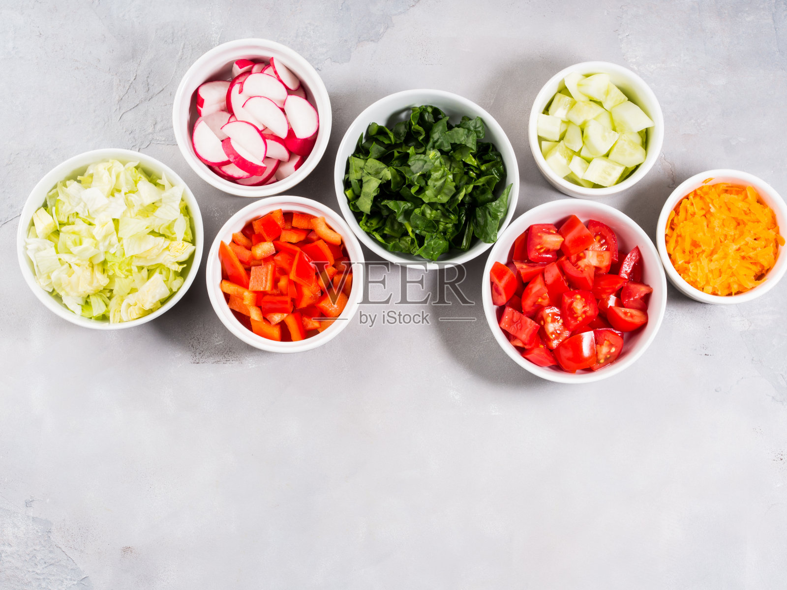 混合蔬菜碗沙拉或零食照片摄影图片