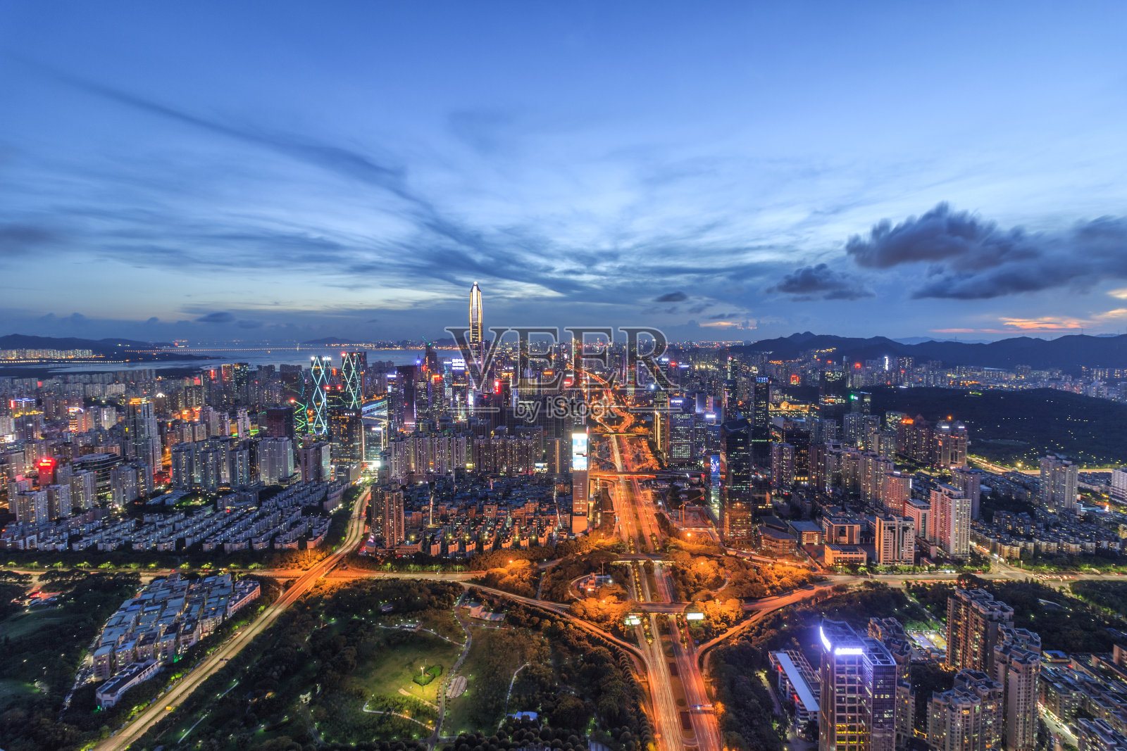 深圳夜晚的天际线照片摄影图片