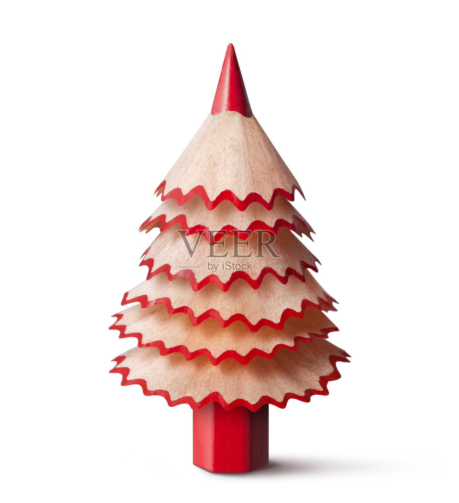 用铅笔和它的木屑做成的圣诞树。照片摄影图片