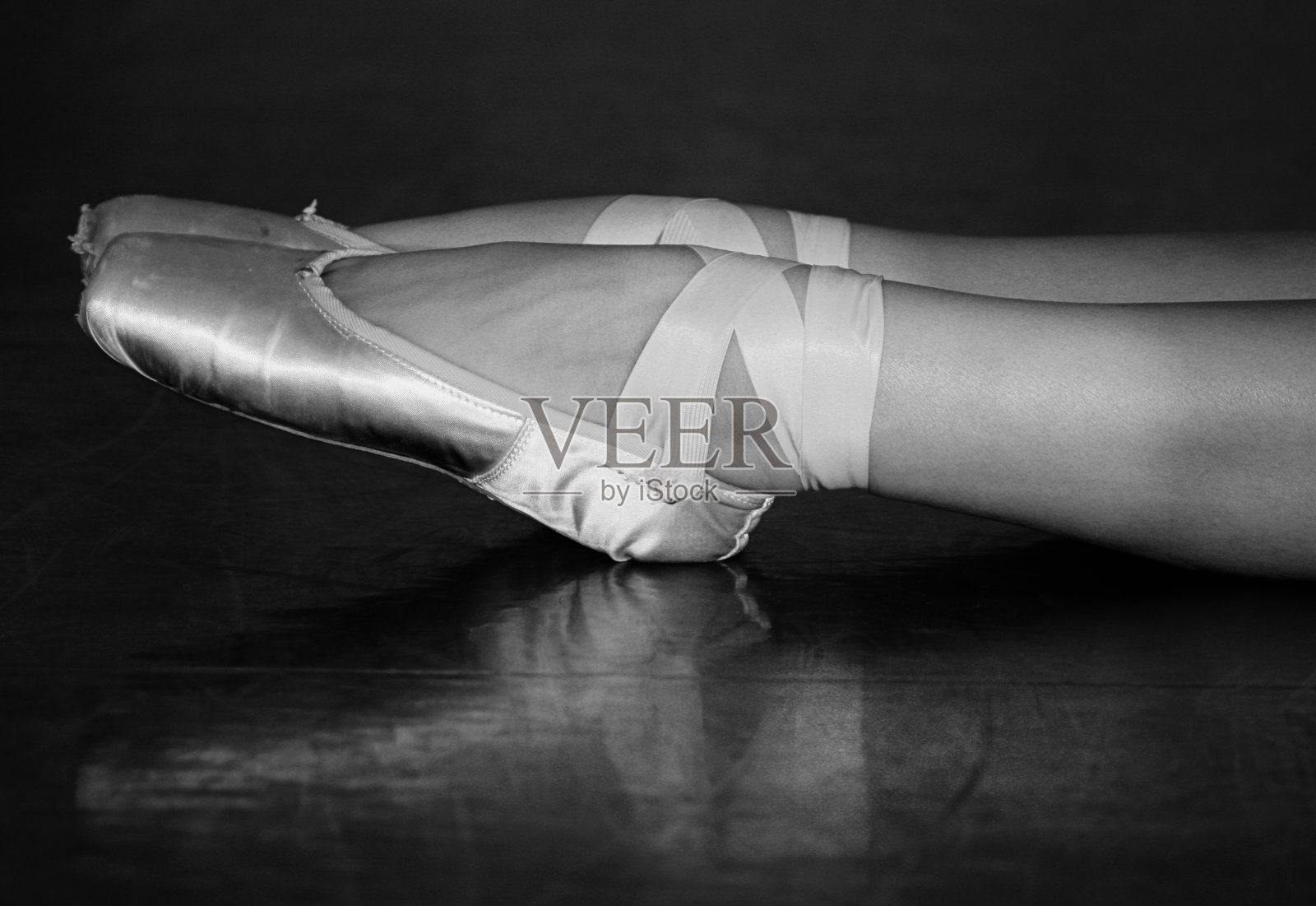 芭蕾舞鞋反射照片摄影图片
