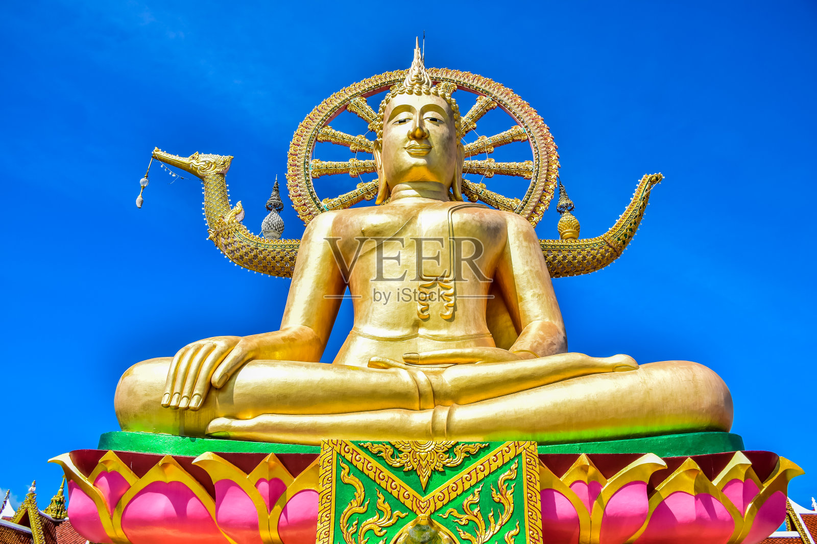 泰国苏梅岛著名旅游景点之一的雅艾寺佛寺大佛雕像照片摄影图片