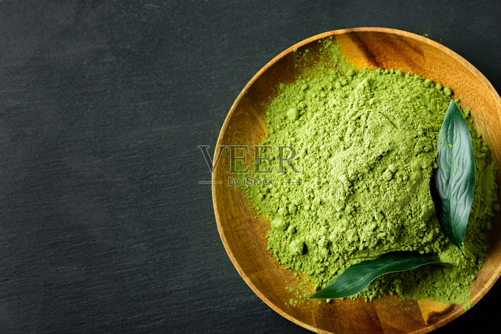 日本绿茶抹茶在一个木碗照片摄影图片