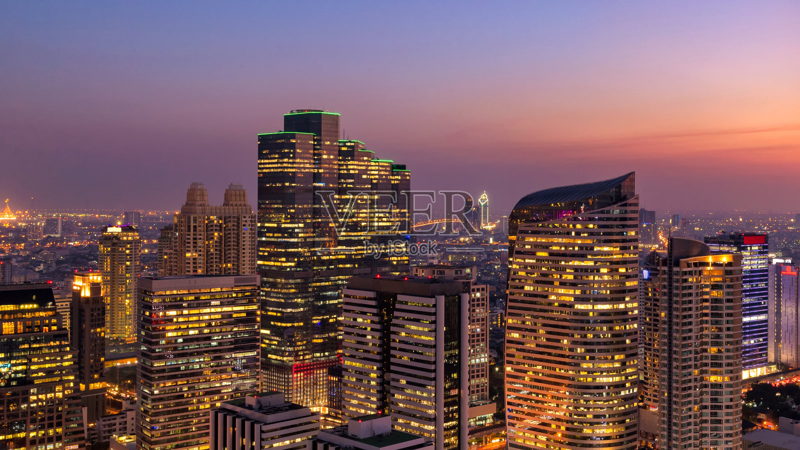 泰国曼谷商业区的现代办公商业大厦全景。照片摄影图片