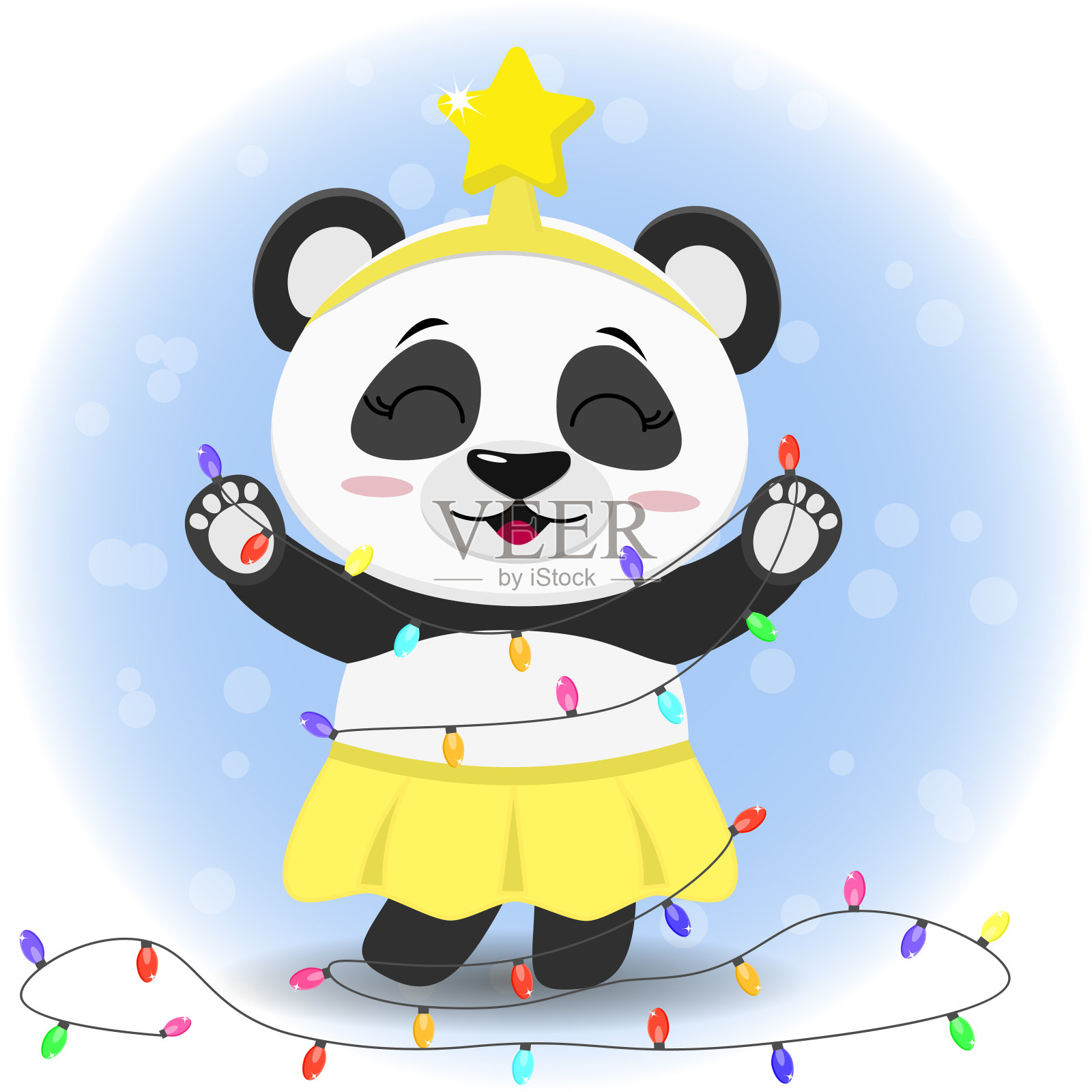 一只穿着黄色裙子、头上戴着星星的熊猫正站着，手里拿着一个圣诞树花环插画图片素材
