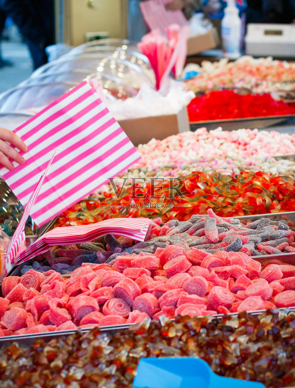 选择性的焦点，什锦软糖果冻甜陈列在圣诞市场照片摄影图片
