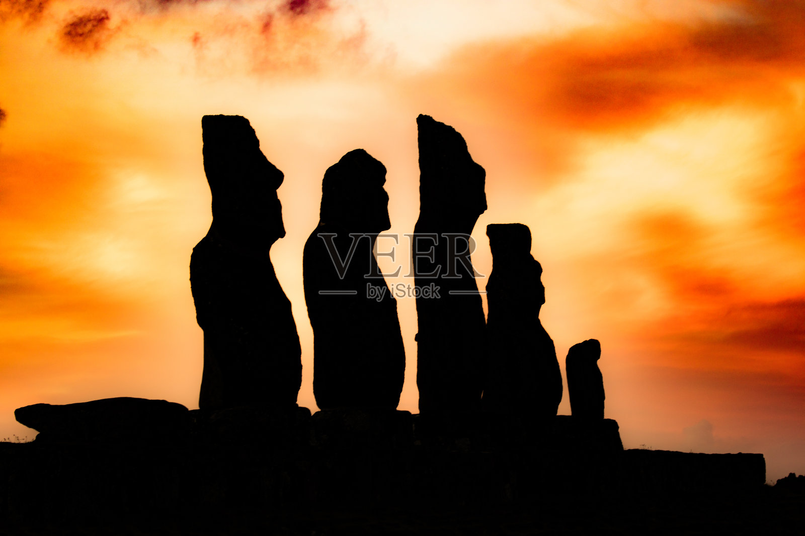复活节岛的摩埃石像照片摄影图片