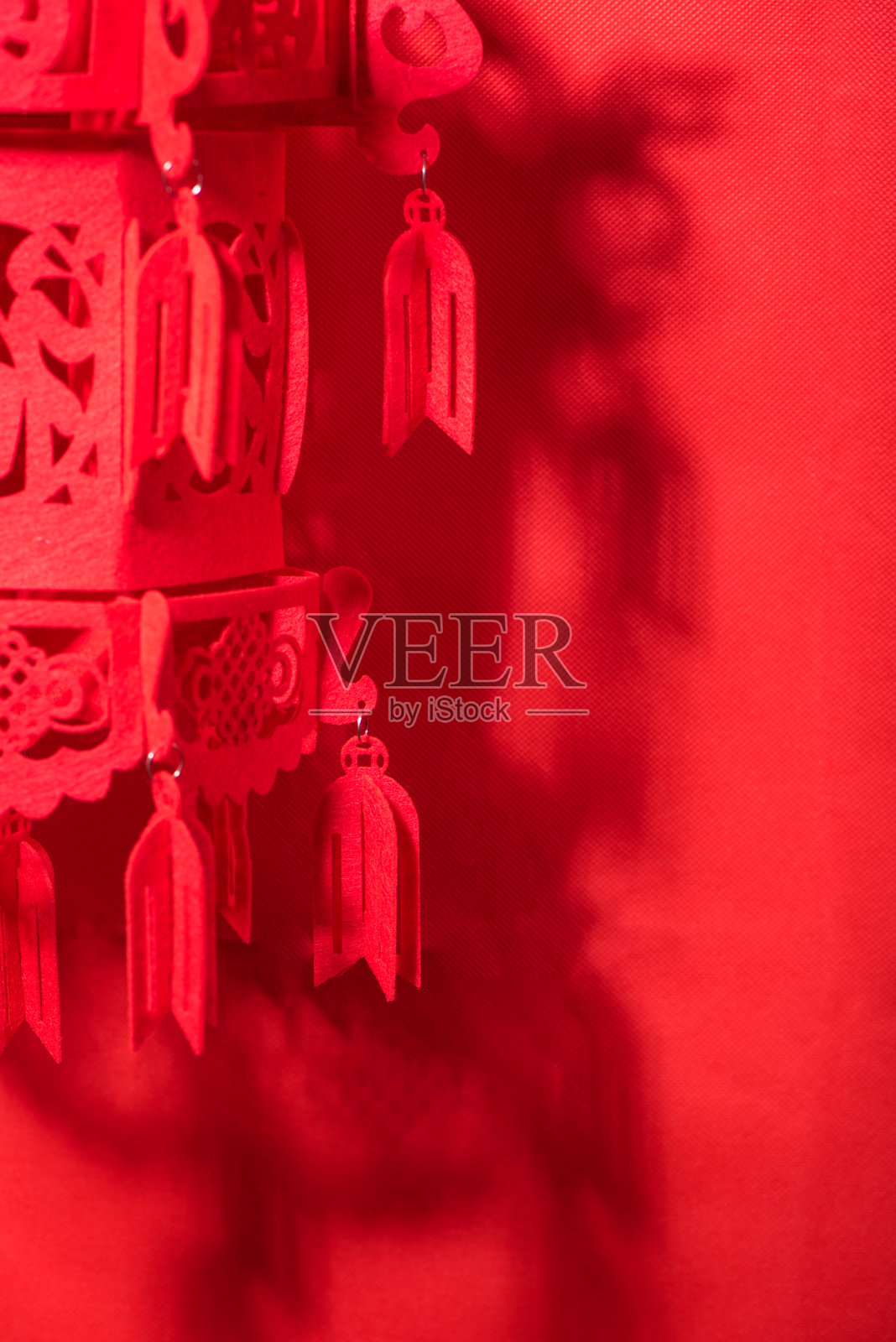 垂直拍摄中国节日背景，红灯笼。照片摄影图片