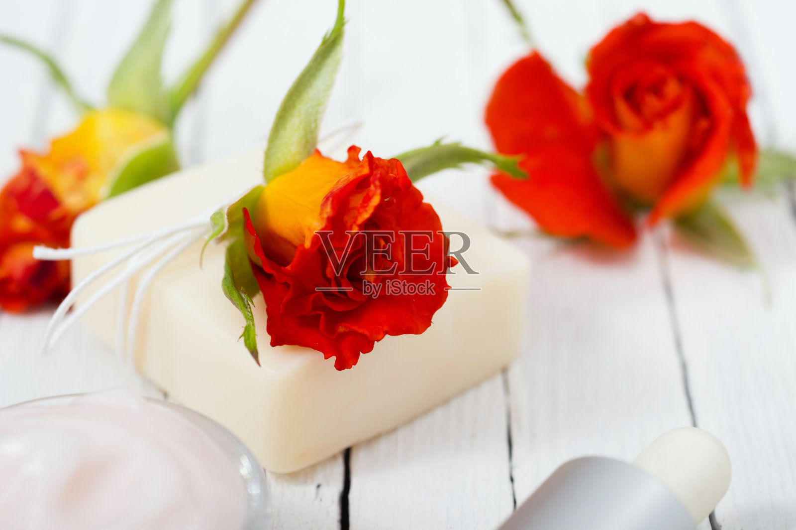 肥皂和玫瑰照片摄影图片