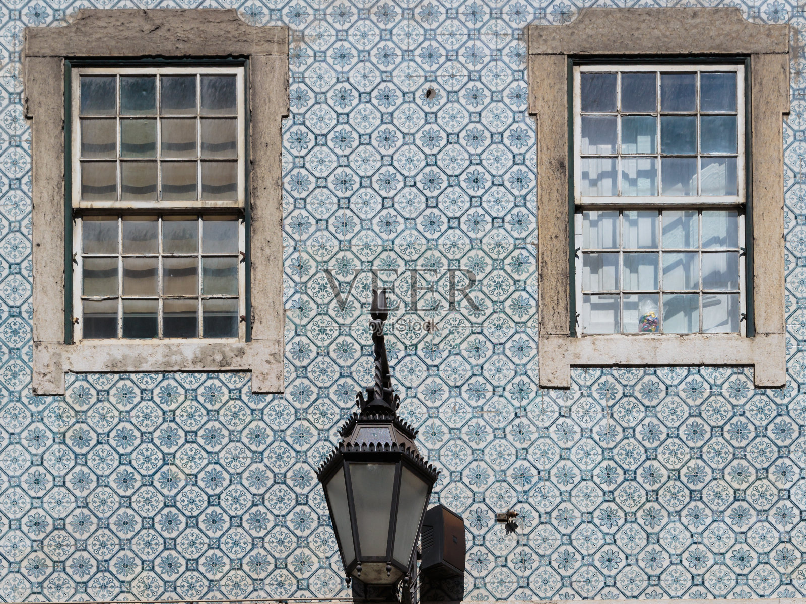典型的葡萄牙建筑:Tile Azulejos Windows -葡萄牙照片摄影图片