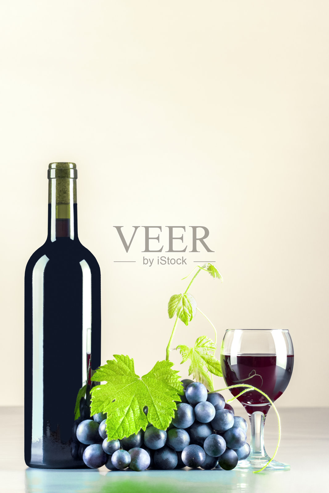 葡萄酒,葡萄,葡萄酒杯和酒瓶照片摄影图片