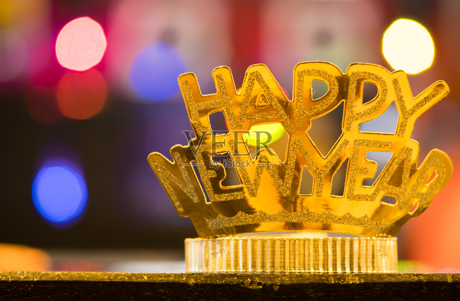 金色快乐新年头带上彩色的散景背景照片摄影图片