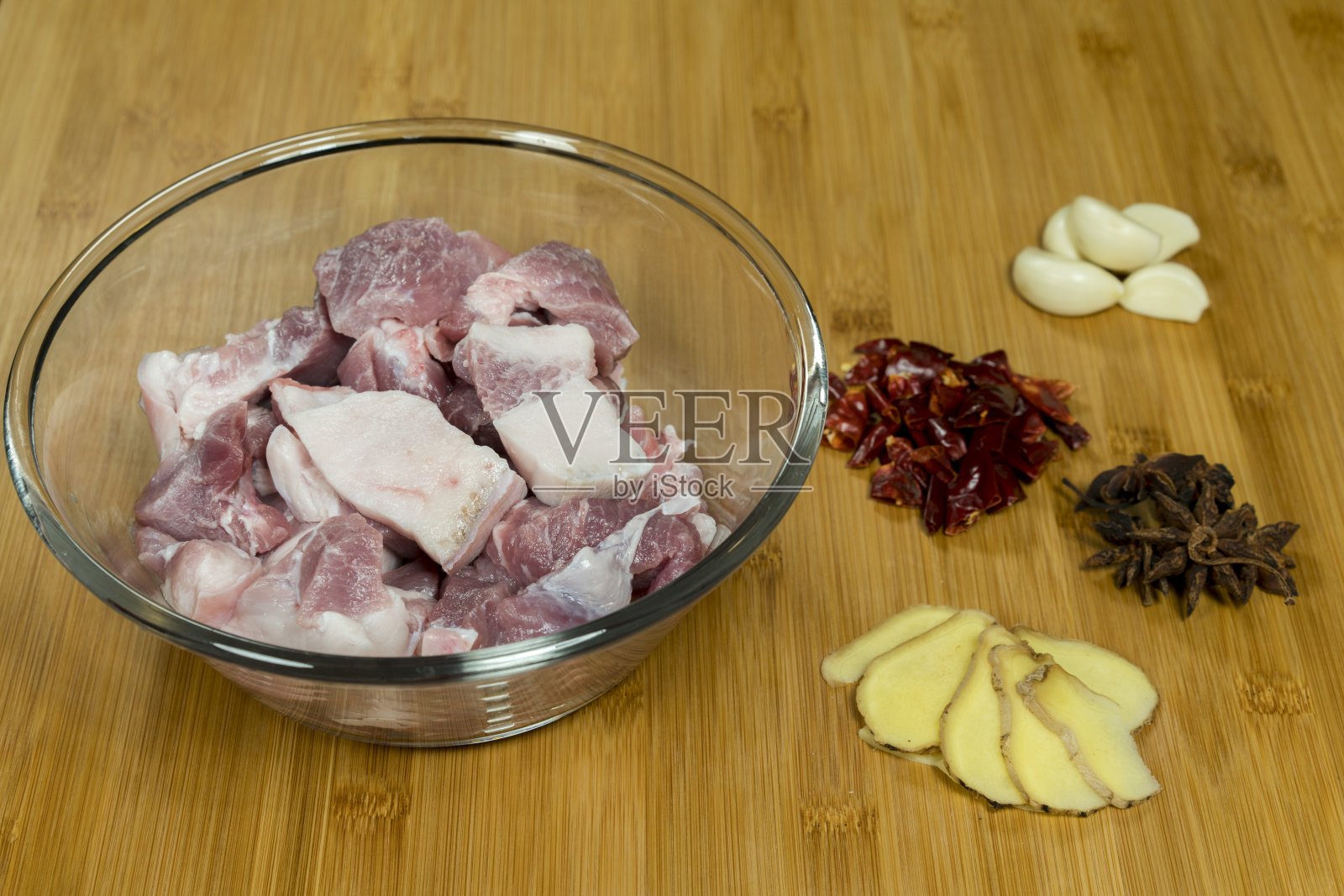 调味和鲜肉的红烧猪肉照片摄影图片