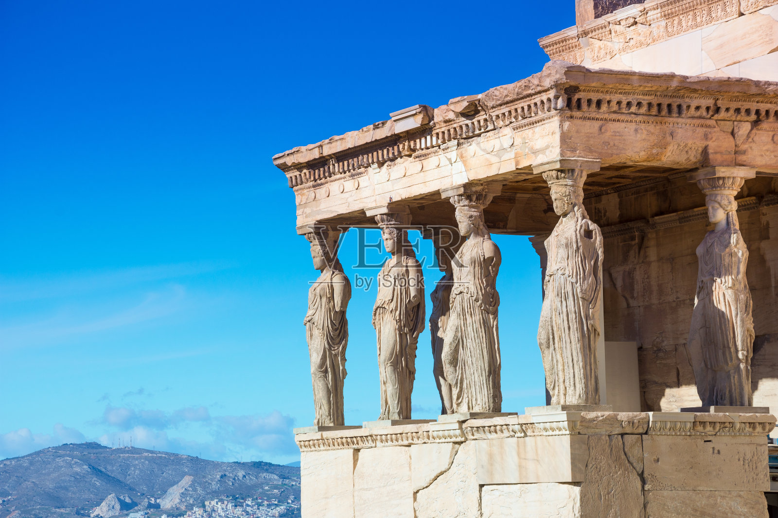 希腊雅典卫城上的卡拉亚提德斯雕像照片摄影图片
