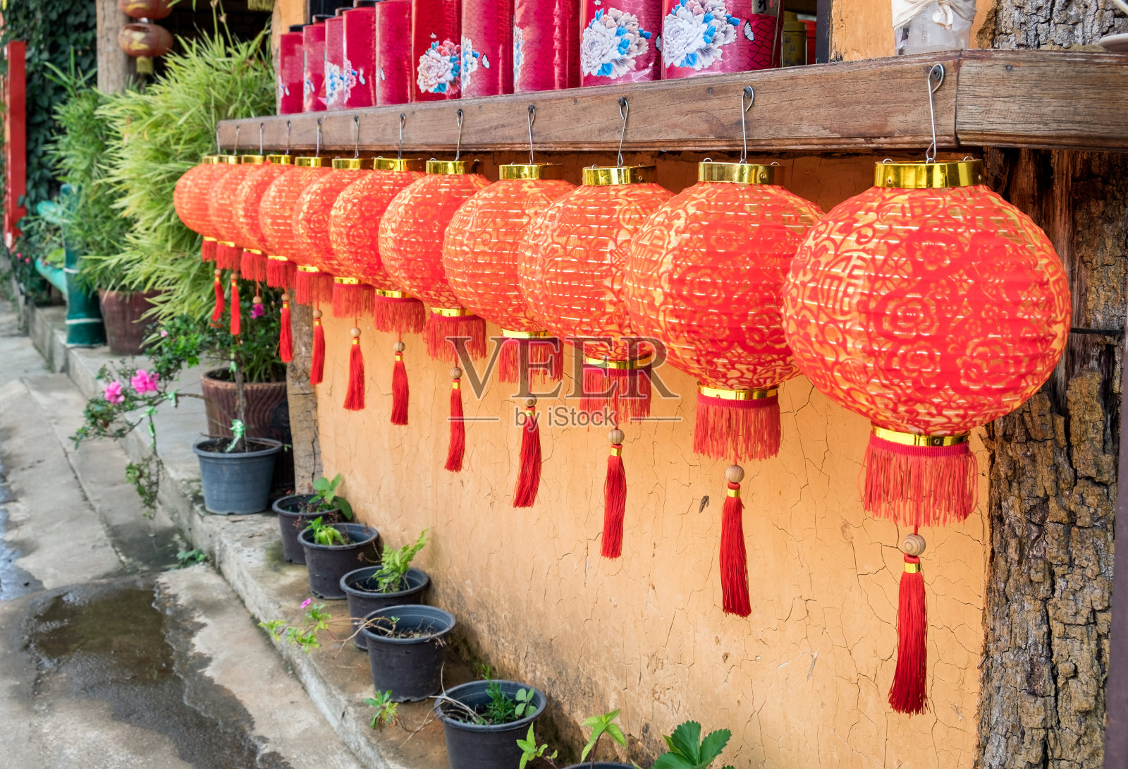 红色的中国灯笼悬挂装饰照片摄影图片