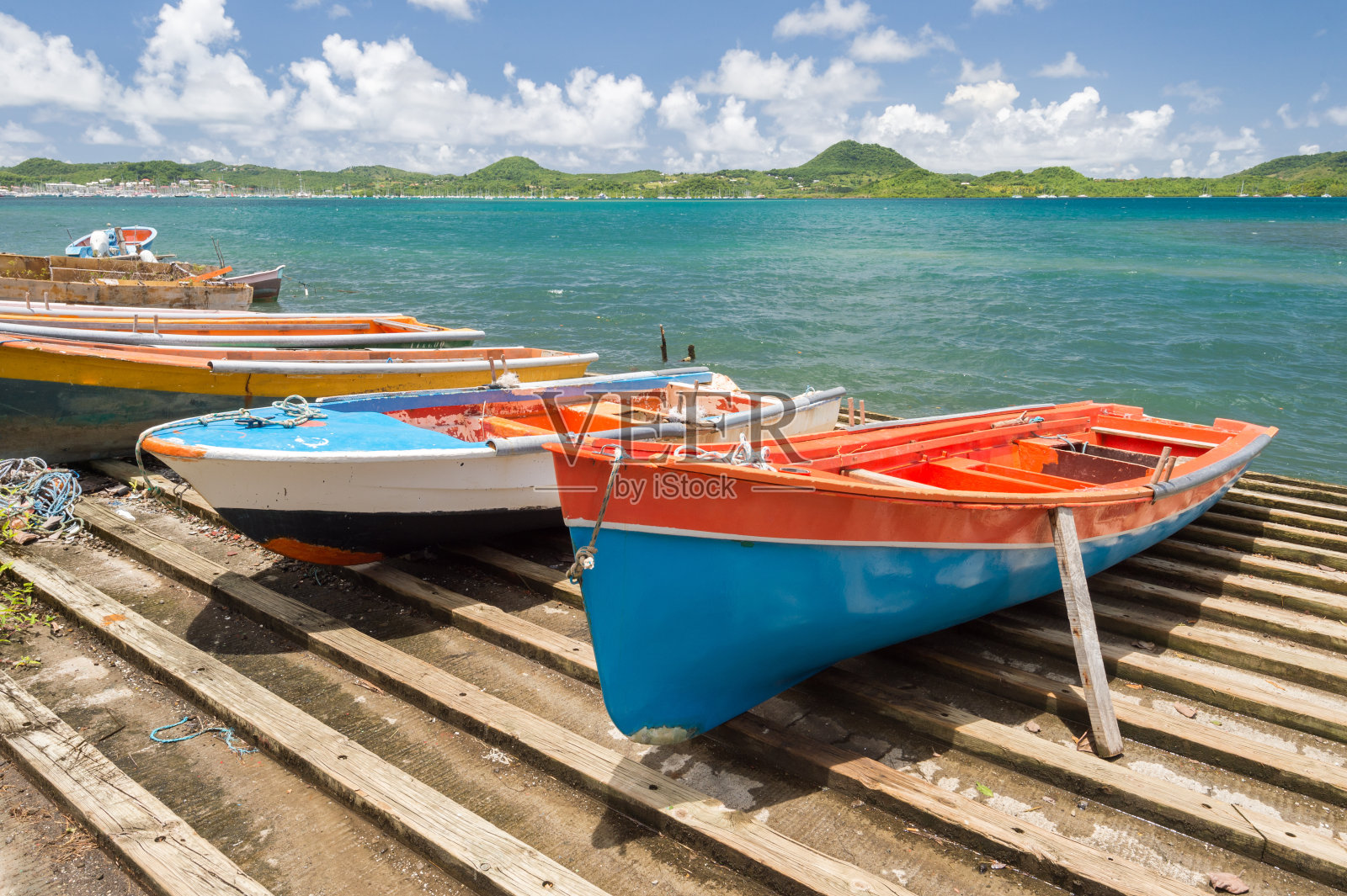 马提尼克岛的彩色渔船。加勒比海。照片摄影图片