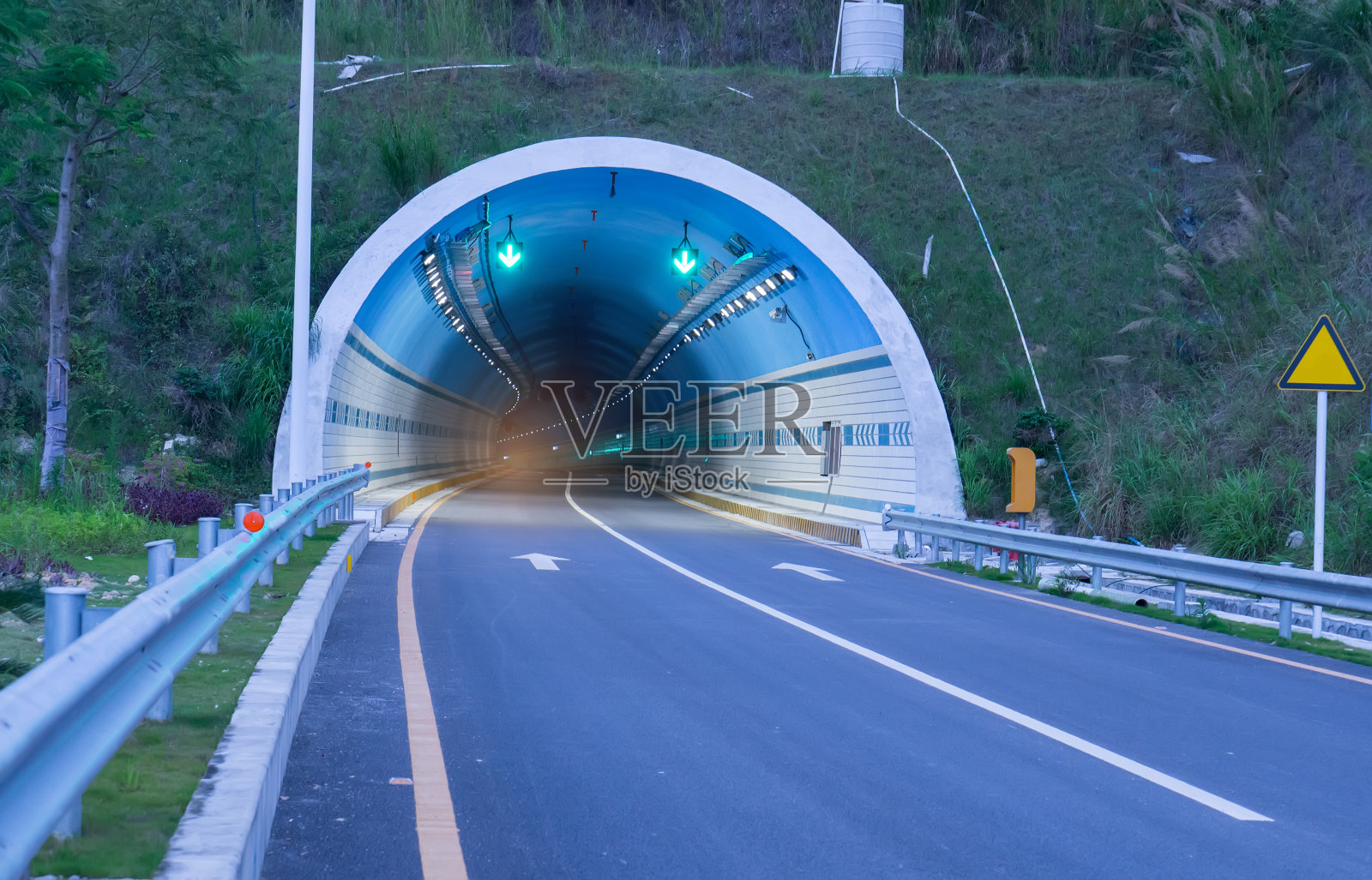 隧道入口照片摄影图片