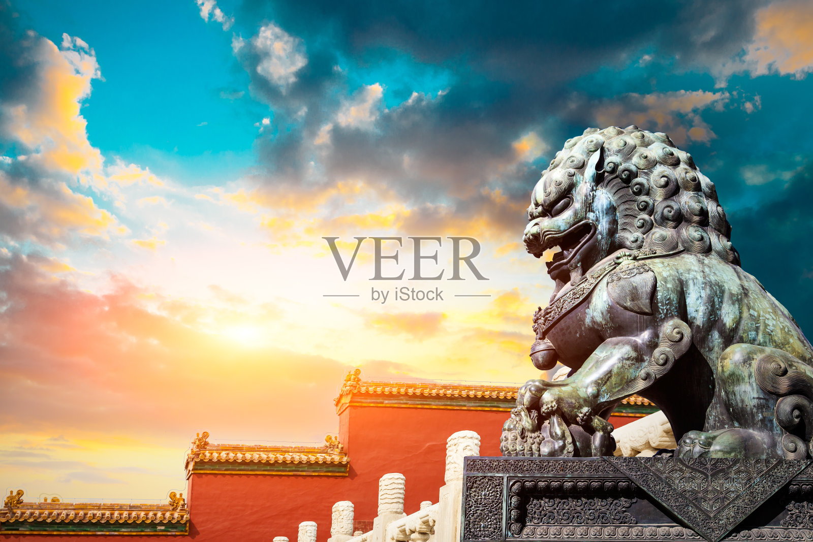中国北京紫禁城的铜狮照片摄影图片
