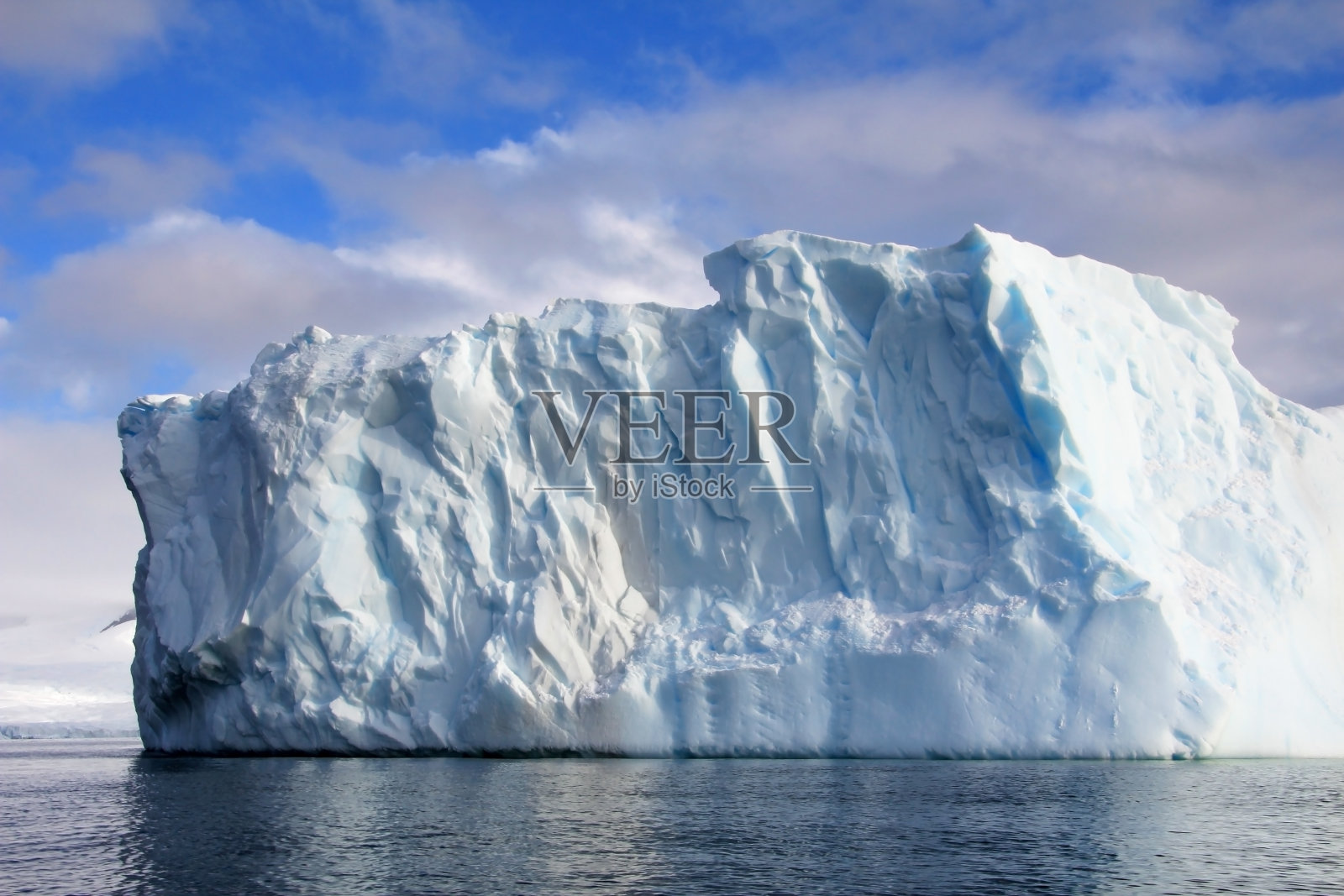 美丽的冰山或浮冰，南极海洋照片摄影图片
