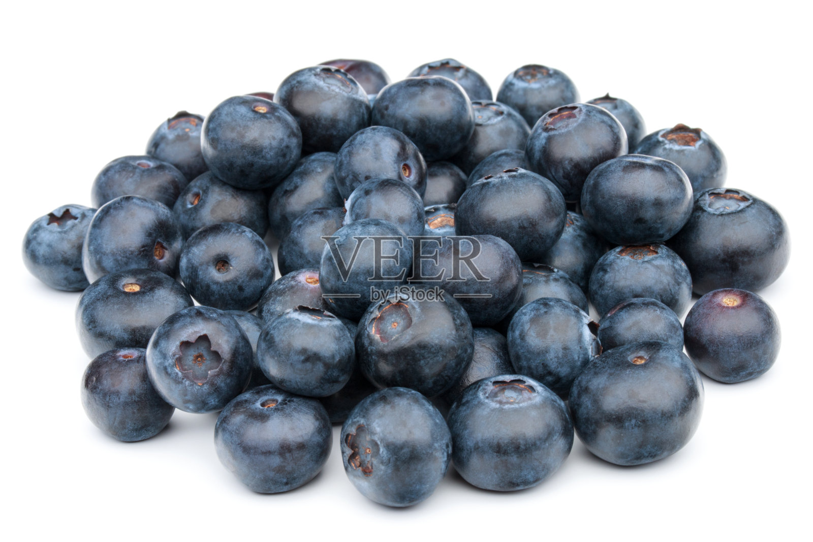 蓝莓、越桔、黑莓、蓝越橘或越橘孤立在白色背景上照片摄影图片