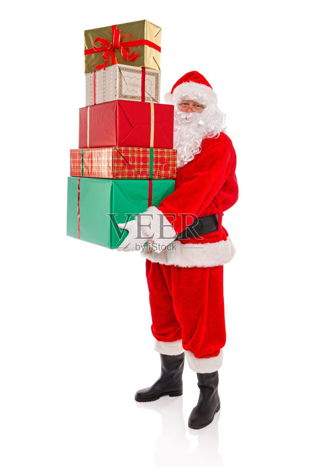 圣诞老人拿着一堆礼物，孤立在白色照片摄影图片