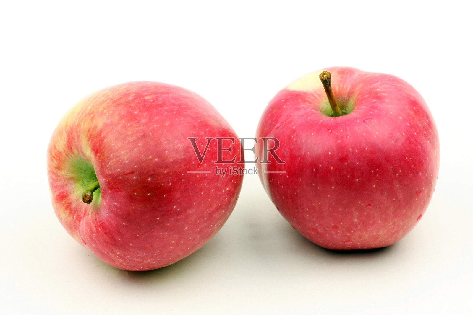 克里普斯粉苹果孤立在白色背景照片摄影图片