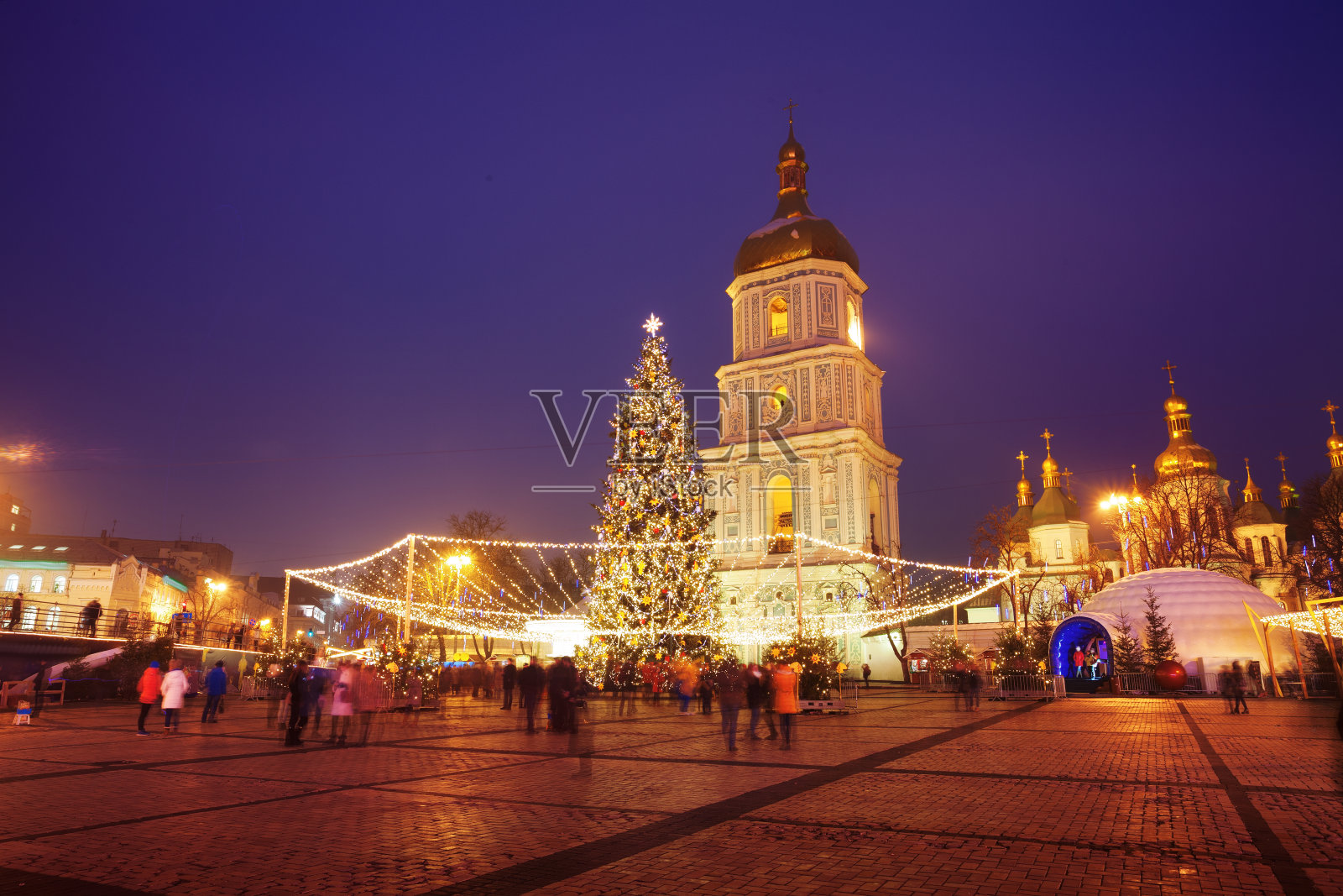 基辅索菲亚广场上的圣诞树照片摄影图片