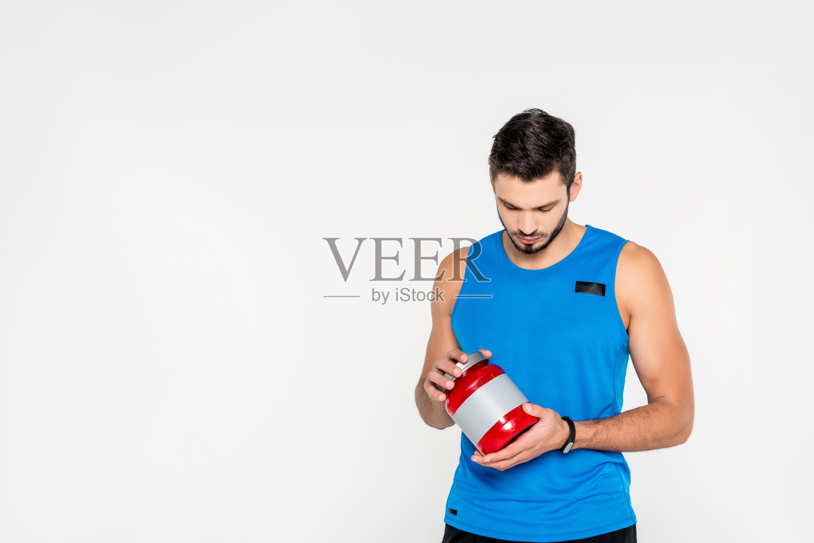 运动的年轻运动员拿着运动补充瓶孤立在白色照片摄影图片