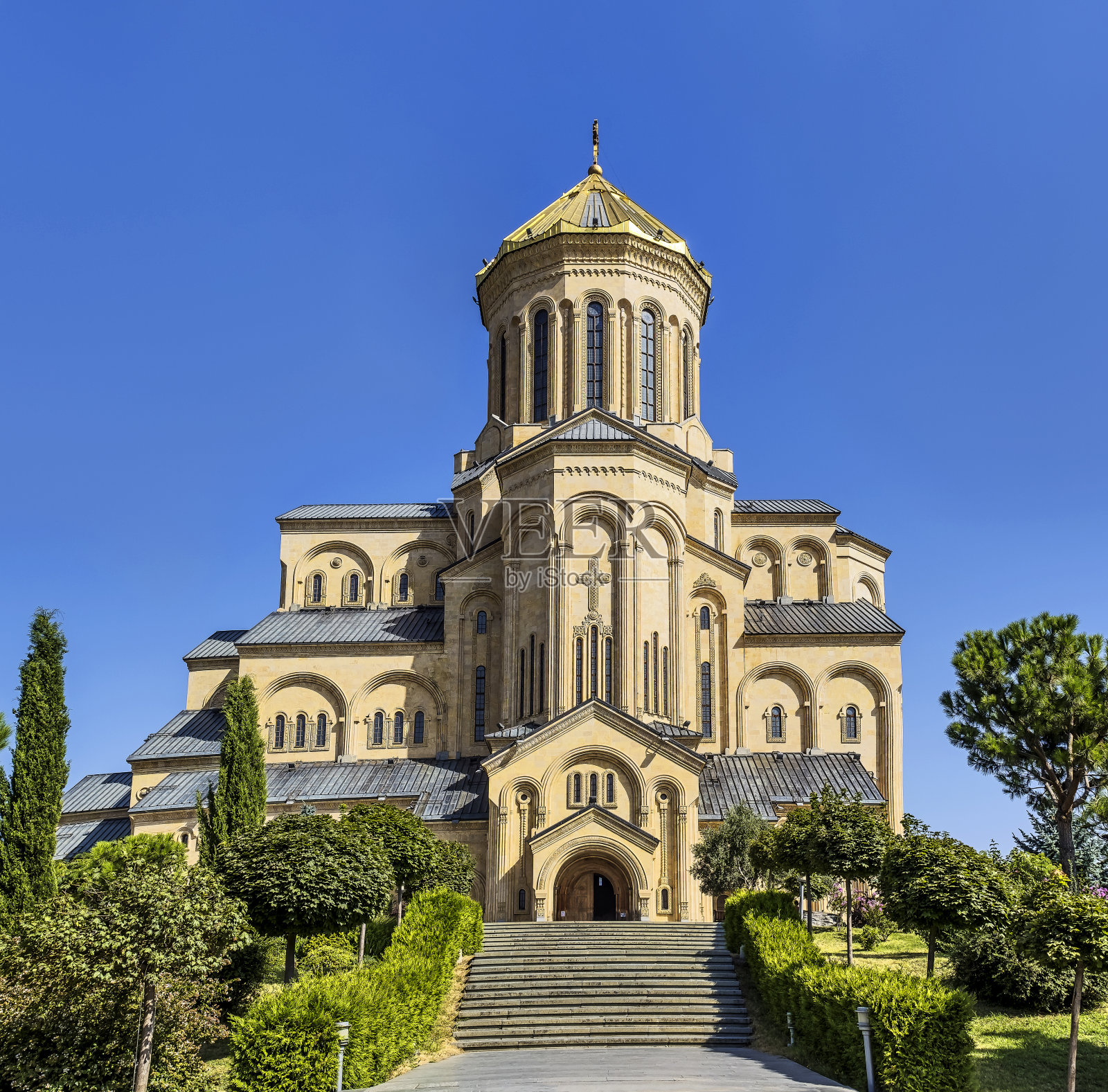 俯瞰格鲁吉亚第比利斯的萨米巴大教堂照片摄影图片