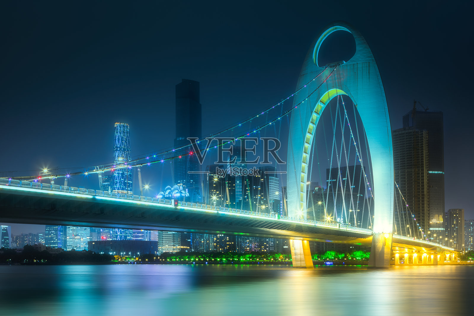 珠江大桥，广州天际线照片摄影图片