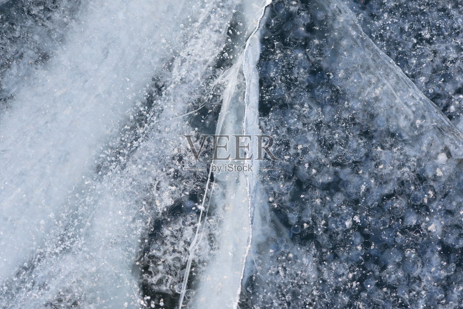冰冻的湖裂缝在冰抽象的模式照片摄影图片