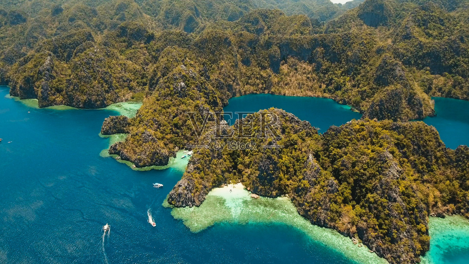 鸟瞰图热带泻湖，大海，海滩。热带岛屿。Busuanga,菲律宾巴拉望省照片摄影图片
