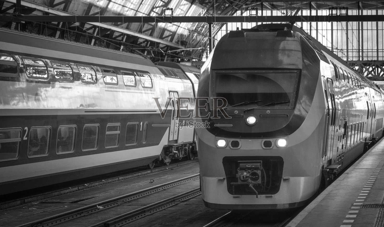 阿姆斯特丹中央车站的荷兰火车照片摄影图片