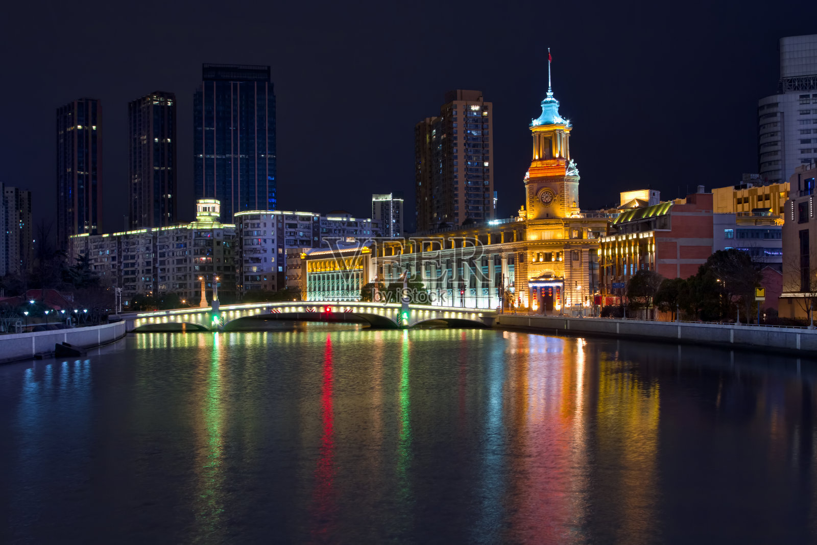 上海苏州河和邮政总局大楼夜景照片摄影图片