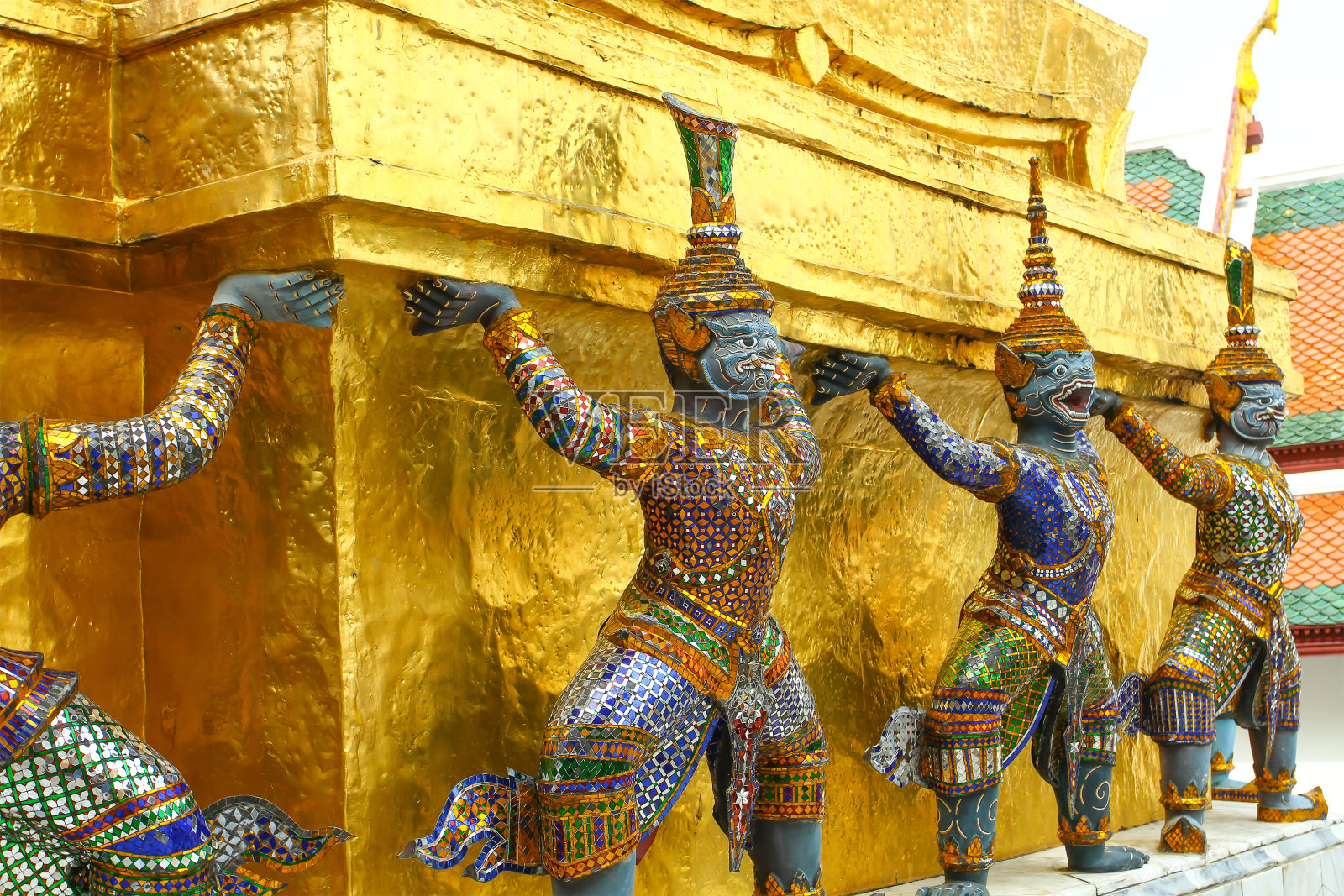 翡翠佛像，玉佛寺佛像装饰在泰国曼谷照片摄影图片