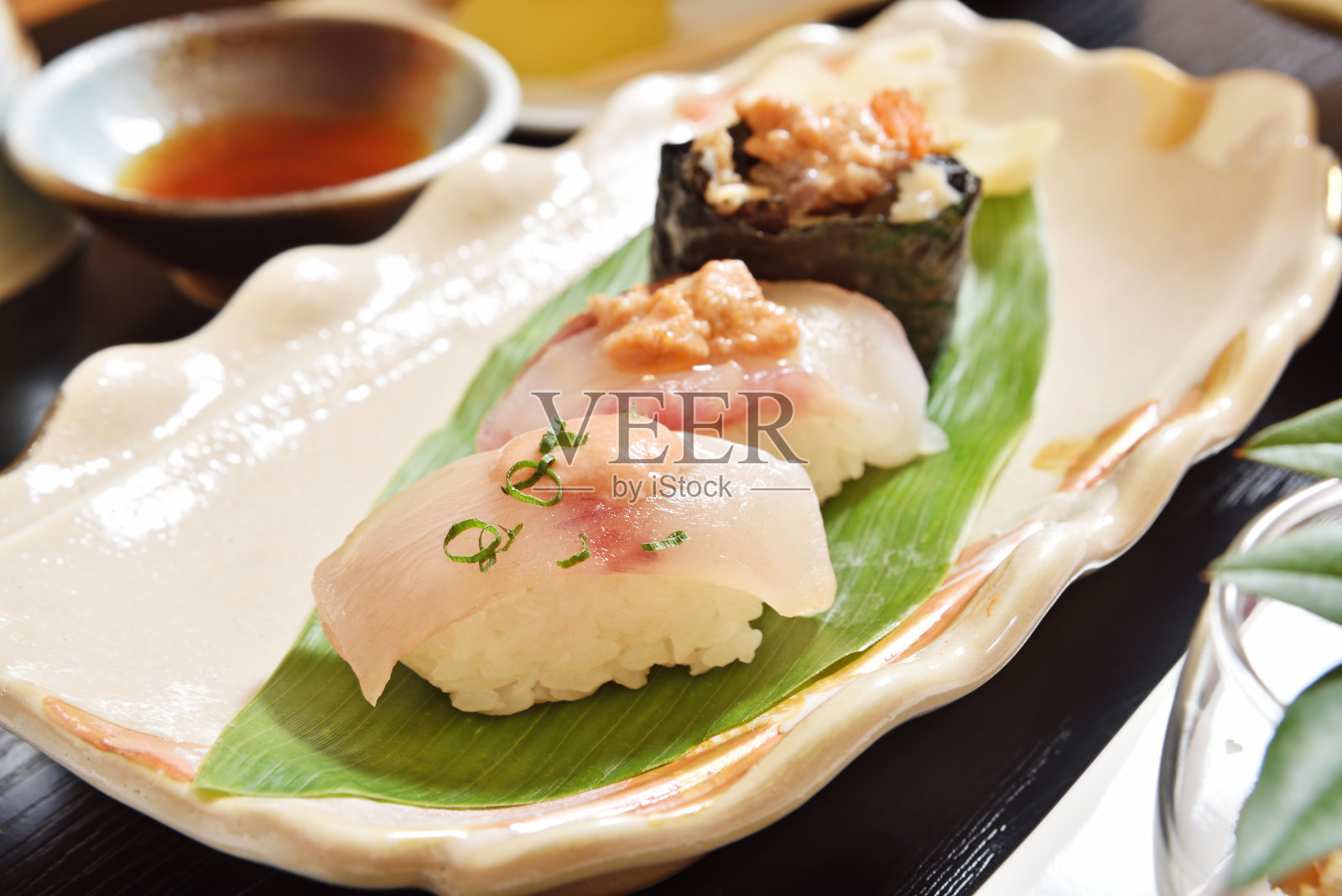 琵琶鱼寿司照片摄影图片