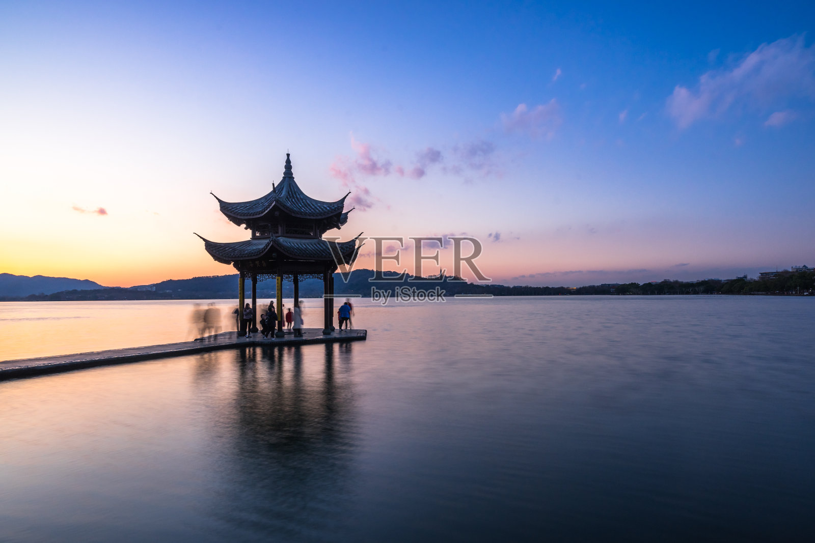 中国杭州集贤阁，日落时分照片摄影图片