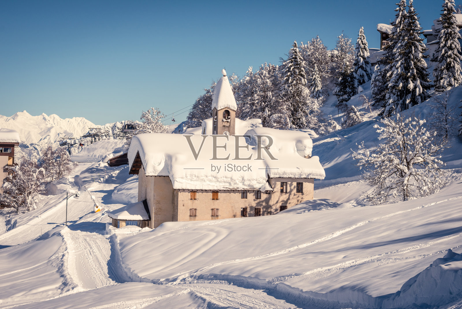 意大利阿尔卑斯山的罗萨山和它的瓦尔赛西亚山谷在冬天:阿尔佩迪梅拉照片摄影图片