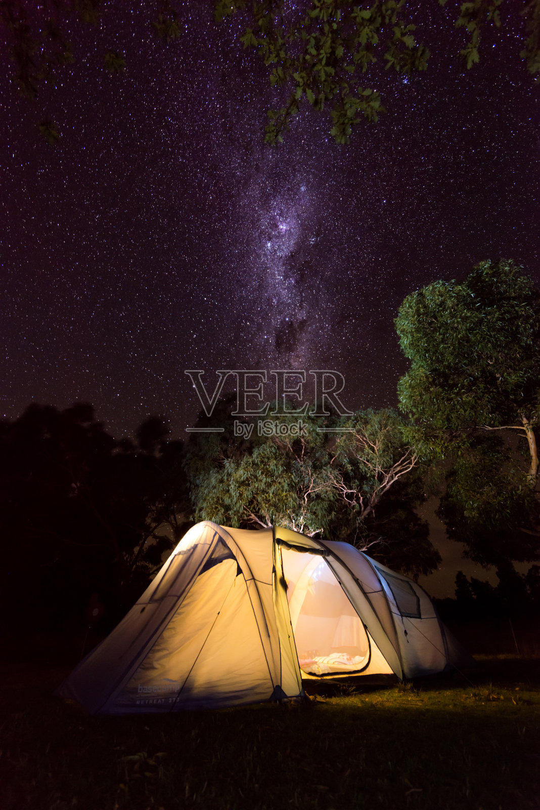 格兰扁维多利亚-星空下的帐篷照片摄影图片