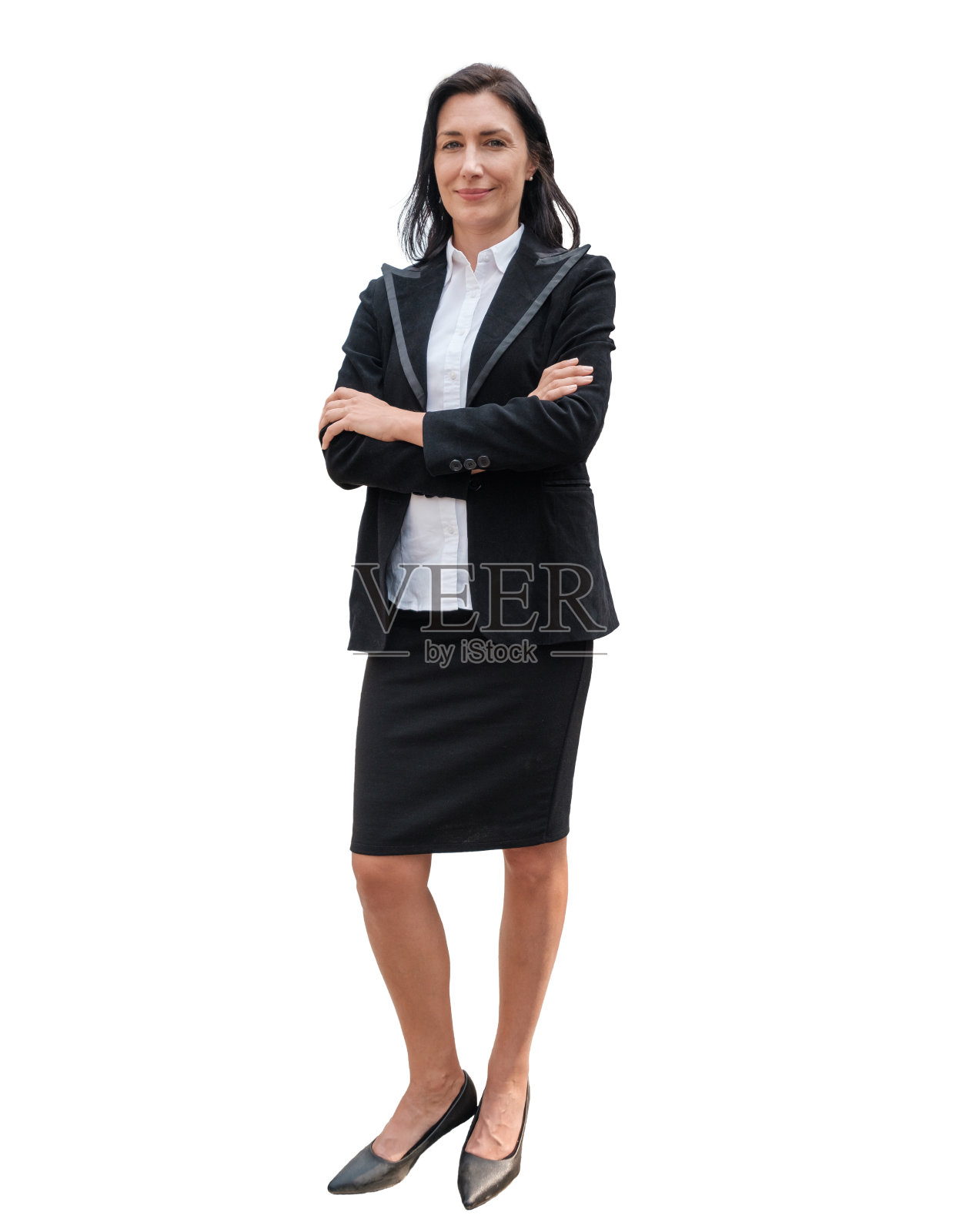 商界女性领袖身穿黑色套装，双手交叉站在背景上照片摄影图片