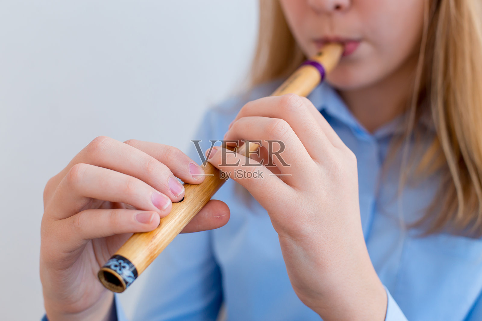 学吹笛子正确“持笛姿势”该怎么做？吹笛5年的小笛教你，太简单了！_哔哩哔哩_bilibili