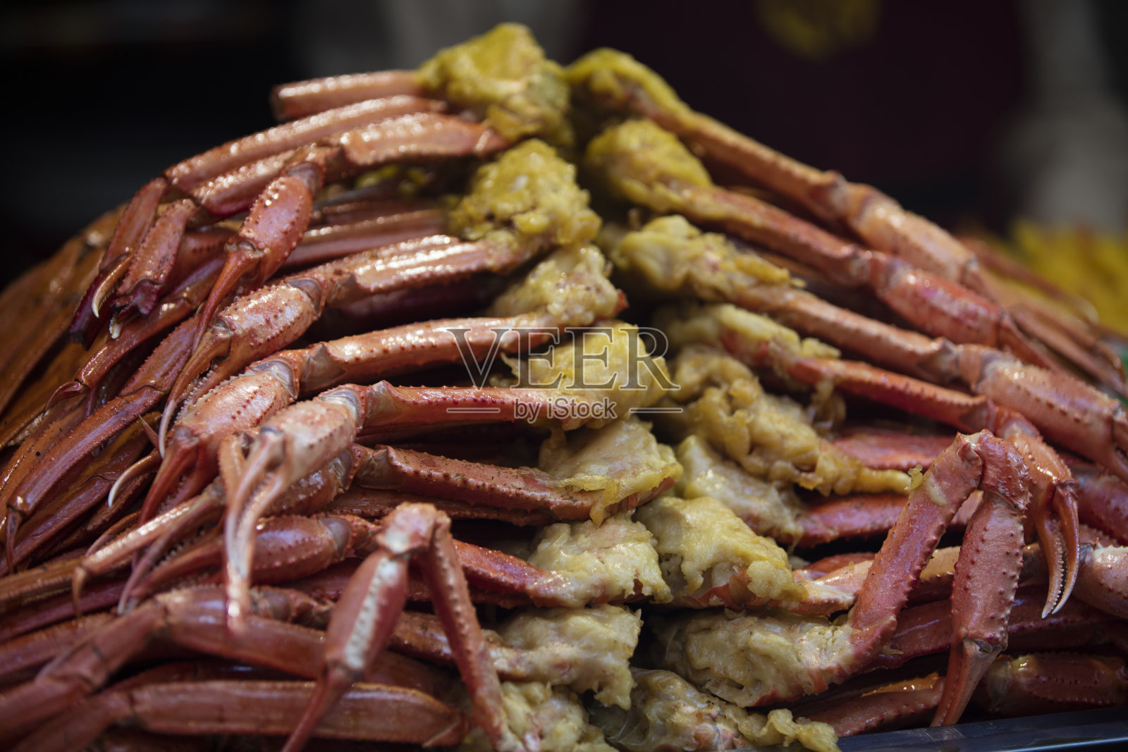 北京小吃市场上的街头小吃——螃蟹和虾照片摄影图片