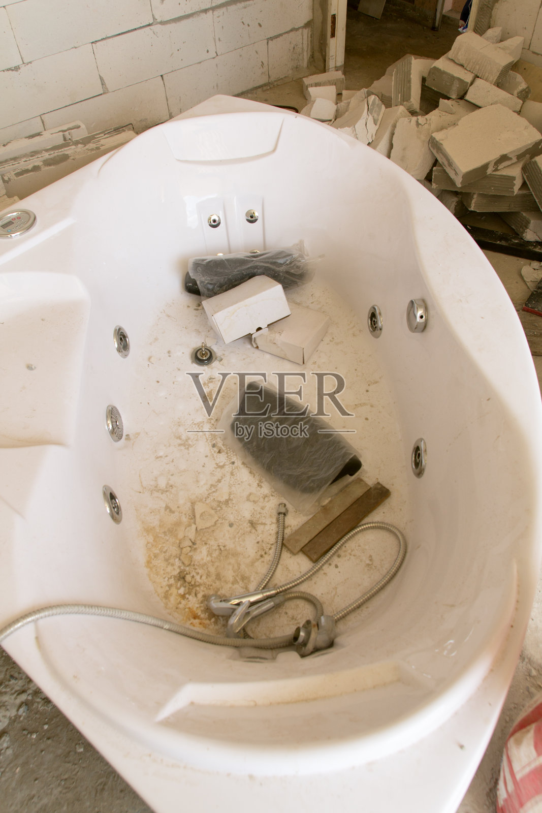 修理和安装水管、水龙头、水、浴缸照片摄影图片