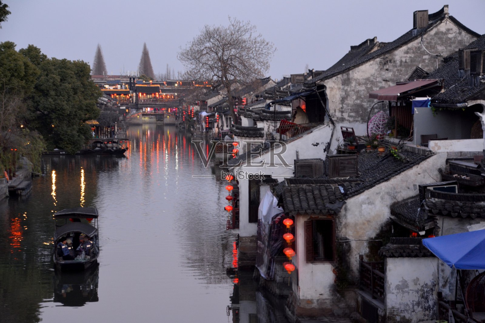 黄昏时分的中国西塘古水乡照片摄影图片