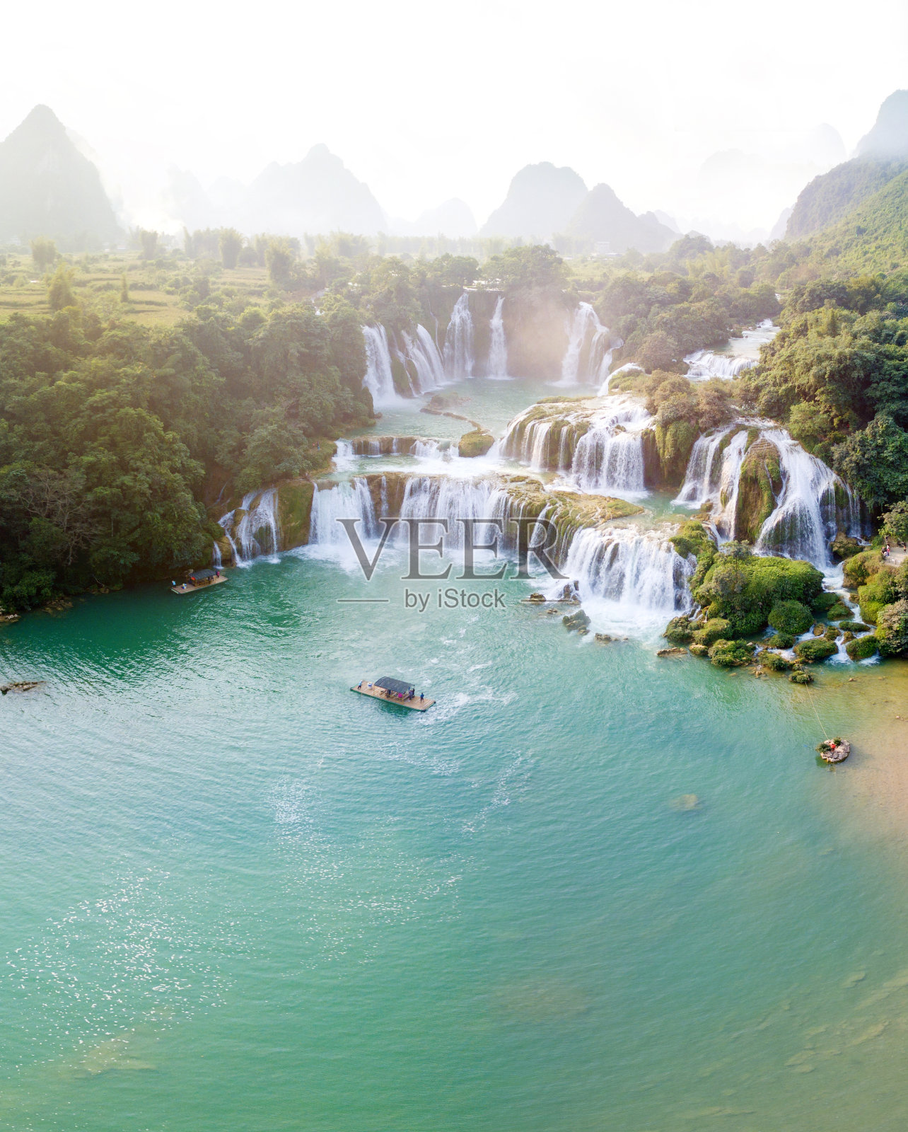 全景Ban Gioc瀑布高角度视图(从无人机)，越南照片摄影图片