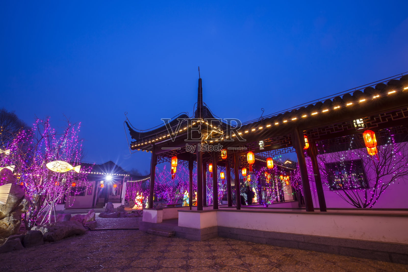 夜在中国传统建筑，江南亭照片摄影图片