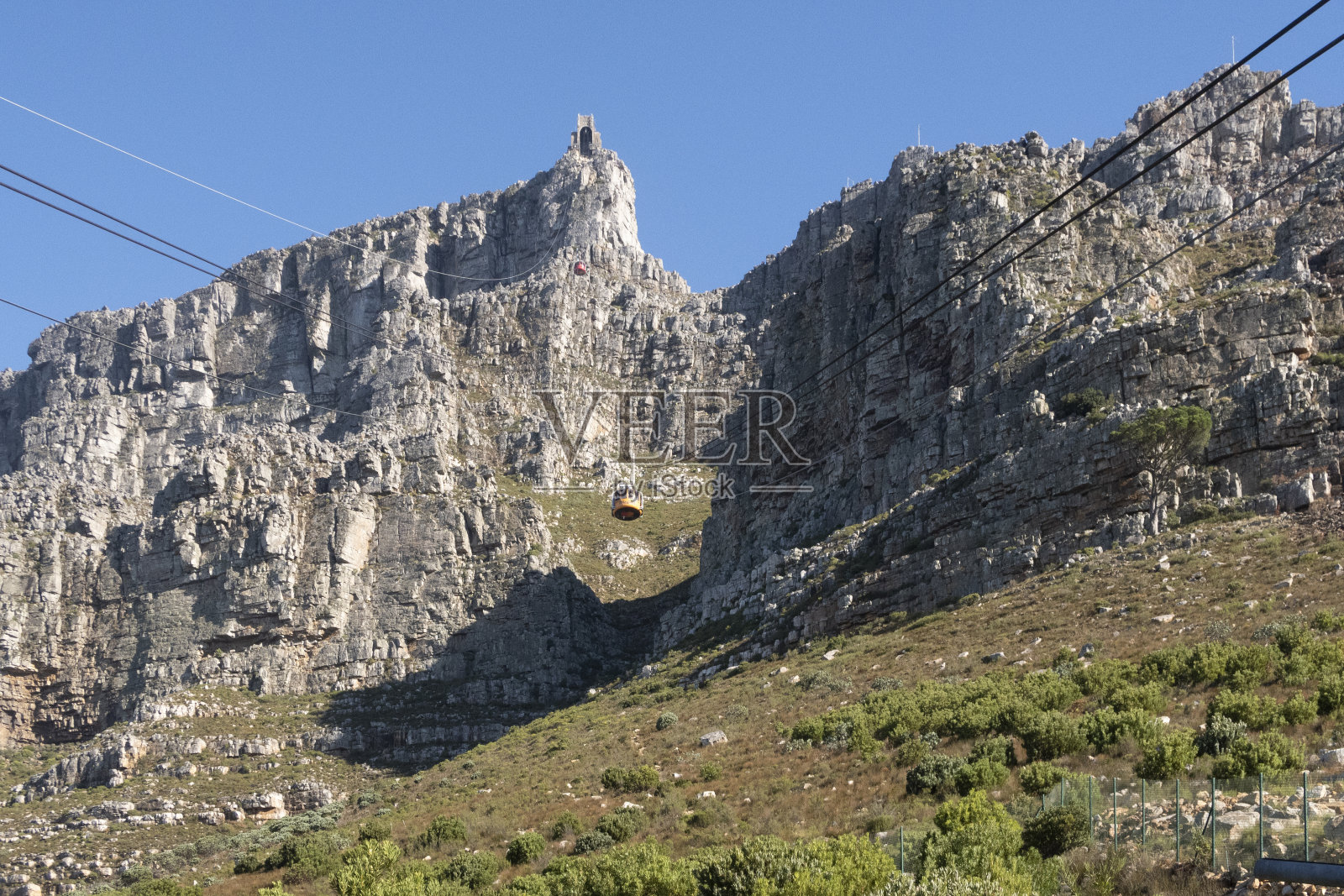 索道在南非开普敦，可以看到桌山照片摄影图片