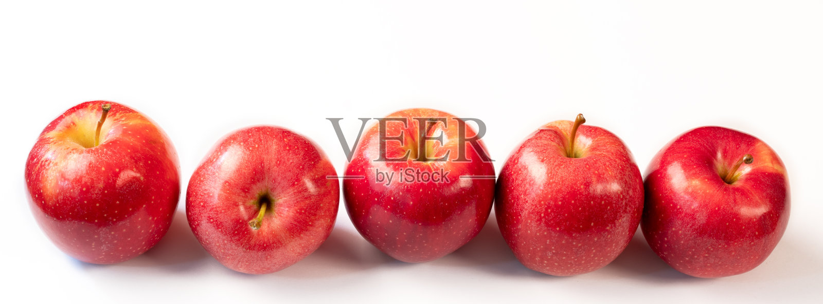 白色背景下成熟的红苹果照片摄影图片