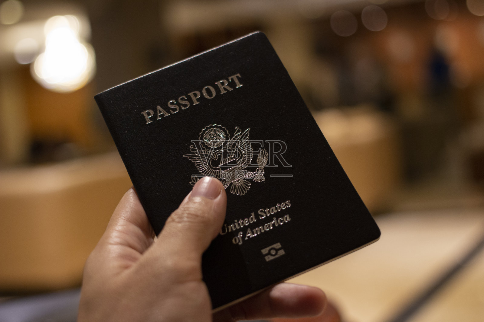手持护照照片泄露图片