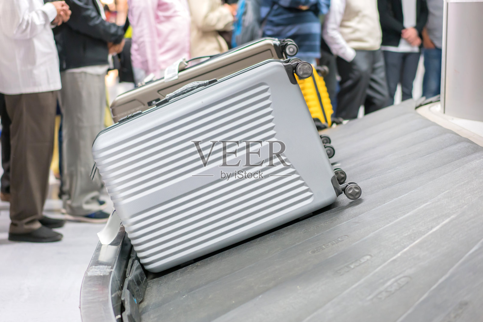 带传送带的手提箱或行李在机场照片摄影图片